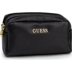 Kosmetyczka GUESS - Arianne Accesories PWRIAN P0173 BLA. Czarne kosmetyczki męskie Guess, z aplikacjami, ze skóry ekologicznej. Za 189,00 zł.