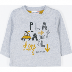 Koszulka. Szare t-shirty chłopięce PLAY ALL DAY, z aplikacjami, z dzianiny, z długim rękawem. Za 39,90 zł.