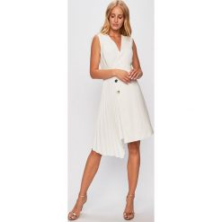 Pinko - Sukienka. Czarne sukienki damskie Pinko, na co dzień, bez wzorów, z poliesteru, casualowe, z włoskim kołnierzykiem, bez rękawów, mini, rozkloszowane. W wyprzedaży za 899,90 zł.