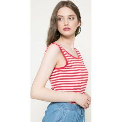 Femi Pleasure - Top Riti. Czerwone topy damskie marki Femi Stories, s, z elastanu, z okrągłym kołnierzem. W wyprzedaży za 59,90 zł.