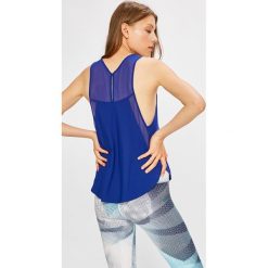 Under Armour - Top Vivid Ke Hole. Szare topy damskie Under Armour, s, z elastanu, z okrągłym kołnierzem. W wyprzedaży za 129,90 zł.