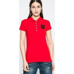 Tommy Hilfiger - Top Nikita. Czerwone bluzki damskie marki TOMMY HILFIGER, s, z elastanu, casualowe, z krótkim rękawem. W wyprzedaży za 199,90 zł.
