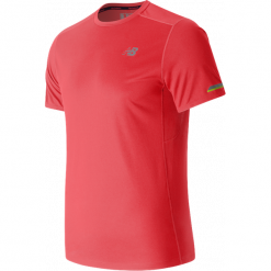 New Balance MT63223BRC. Czerwone t-shirty męskie marki New Balance, s, z poliesteru, do biegania. W wyprzedaży za 59,99 zł.
