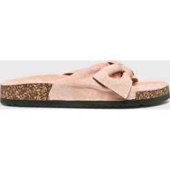 Answear - Klapki Laura Mode. Różowe klapki damskie ANSWEAR, bez wzorów, z gumy, bez obcasa, na obcasie. W wyprzedaży za 59,90 zł.