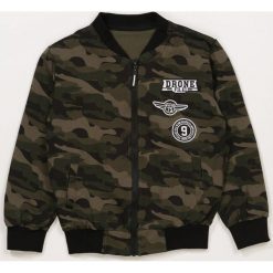Ciemnozielona Bluza Juarez. Zielone swetry chłopięce Born2be, z nadrukiem, z okrągłym kołnierzem. Za 69,99 zł.