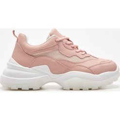 Sneakersy - Różowy. Różowe sneakersy damskie Cropp. W wyprzedaży za 59,99 zł.