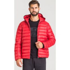 KURTKA PUCHOWA EA7 EMPORIO ARMANI. Czerwone płaszcze męskie m, z aplikacjami, z puchu. Za 797,40 zł.
