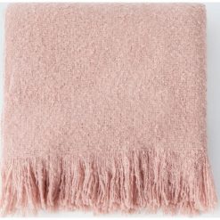 Szal. Różowe chusty damskie marki Pull&Bear. Za 69,90 zł.