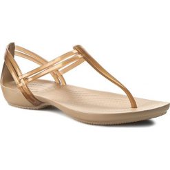 Sandały CROCS - Isabella T-Strap 202467 Bronze. Pomarańczowe klapki damskie marki Crocs, bez wzorów, z tworzywa sztucznego, bez obcasa. W wyprzedaży za 149,00 zł.