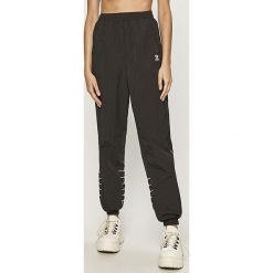 Adidas Originals - Spodnie. Czarne spodnie damskie adidas Originals, l, z poliesteru. Za 249,90 zł.
