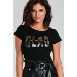 Czarny T-shirt Griffiths. Czarne bluzki damskie Renee, s, z nadrukiem, z jeansu, klasyczne, z okrągłym kołnierzem. Za 69,99 zł.