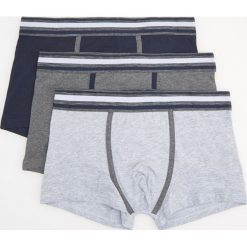 Bokserki 3 pack - Jasny szary. Szare bokserki męskie Reserved. W wyprzedaży za 39,99 zł.
