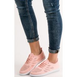 TEKSTYLNE SZNUROWANE OBUWIE. Czarne trampki i tenisówki damskie SHELOVET, bez wzorów, na sznurówki. Za 69,90 zł.