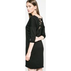 Answear - Sukienka Ur Your Only Limit. Czarne sukienki ANSWEAR, na co dzień, l, z bawełny, casualowe, z okrągłym kołnierzem, mini. W wyprzedaży za 59,90 zł.