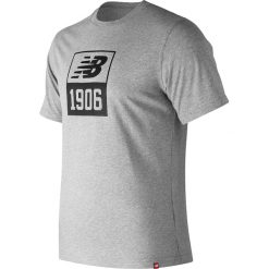New Balance MT83572AG. Szare podkoszulki męskie marki New Balance, s, bez wzorów, z bawełny, klasyczne, z klasycznym kołnierzykiem. W wyprzedaży za 79,99 zł.