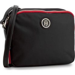 Torebka TOMMY HILFIGER - Poppy Camera Bag AW0AW04596 002. Czarne listonoszki damskie marki TOMMY HILFIGER. W wyprzedaży za 209,00 zł.