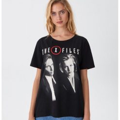 Koszulka z nadrukiem The X Files - Czarny. Czarne koszulki damskie House, s, z nadrukiem, bez kołnierzyka. Za 49,99 zł.