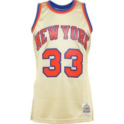 Mitchell & Ness NBA NY KNICKS PATRICK EWING SWINGMAN Artykuły klubowe gold. Żółte koszulki męskie Mitchell & Ness, xxl, bez wzorów, z poliesteru, sportowe, bez kołnierzyka, bez rękawów. Za 379,00 zł.