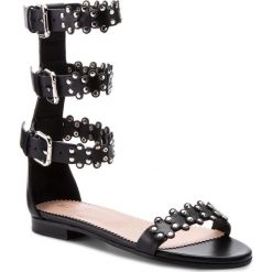 Sandały RED VALENTINO - PQ0S0A60 Nero 0NO. Czarne klapki damskie marki Red Valentino, z aplikacjami, ze skóry, bez obcasa, na obcasie. W wyprzedaży za 1179,00 zł.