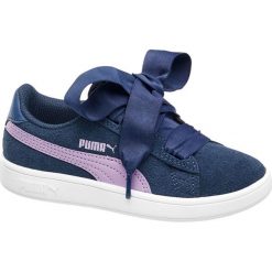 Buty dziecięce Puma Smash Ribbon Ps Puma granatowe. Białe buciki niemowlęce Puma, z gumy, na sznurówki. Za 149,90 zł.
