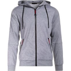 Szara Bluza Dioreino. Szare bluzy męskie Born2be, xl, bez wzorów, bez kołnierzyka, bez rękawów, bez kaptura. W wyprzedaży za 79,99 zł.
