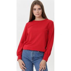 Czerwona Bluza Dacey. Czerwone bluzy damskie Born2be, xl, z aplikacjami, bez rękawów, długie, bez kaptura. Za 49,99 zł.