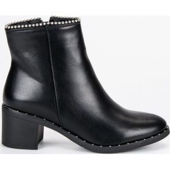 ELEGANCKIE CZARNE BOTKI. Czarne botki damskie SEASTAR, ze skóry ekologicznej, eleganckie, bez obcasa, bez zapięcia. Za 127,90 zł.