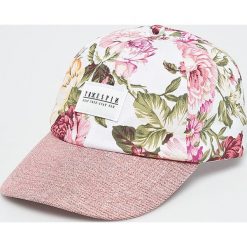 True Spin - Czapka Bloom. Szare czapki z daszkiem damskie True Spin, z bawełny. W wyprzedaży za 59,90 zł.