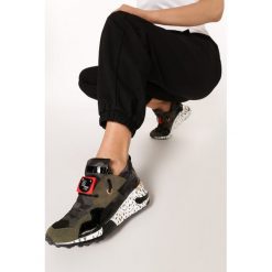 Zielone Sneakersy Livesey. Zielone sneakersy damskie Born2be. W wyprzedaży za 104,99 zł.