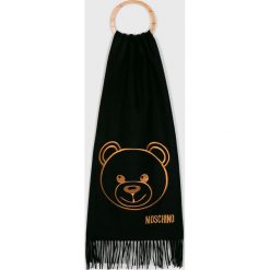 Moschino - Szalik. Czarne szaliki damskie MOSCHINO, bez wzorów, z wełny. W wyprzedaży za 329,90 zł.