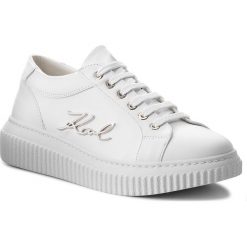 Sneakersy KARL LAGERFELD - KL42305 White. Białe półbuty damskie marki KARL LAGERFELD, na co dzień, bez wzorów, ze skóry ekologicznej, bez obcasa, na koturnie, bez zapięcia. Za 929,00 zł.