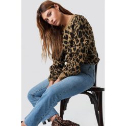 XLE the Label Sweter Dunia - Brown. Brązowe swetry klasyczne damskie marki XLE the Label, z dzianiny, z okrągłym kołnierzem. Za 200,95 zł.