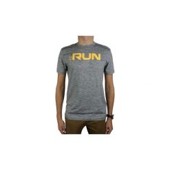 T-shirty z krótkim rękawem Under Armour Run Front Graphic SS Tee 1316844-952. T-shirty męskie Under Armour, s, bez wzorów, bez kołnierzyka, krótkie. Za 89,99 zł.