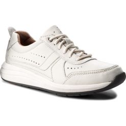 Półbuty CLARKS - Un Coast Form 261332487 White Leather. Białe półbuty męskie marki Clarks, na co dzień, bez wzorów, ze skóry, klasyczne, bez zapięcia. W wyprzedaży za 259,00 zł.