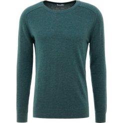 Filippa K Sweter stone green. Zielone swetry klasyczne męskie Filippa K, m, z bawełny. Za 509,00 zł.