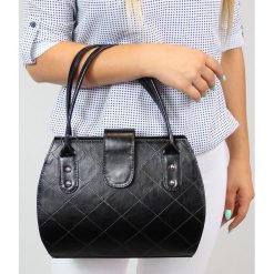 Elegancki kuferek ze skóry naturalnej DAN-A T256 czarny - Czarny. Czarne kuferki damskie DAN-A, bez wzorów, ze skóry, eleganckie, bez dodatków. Za 219,99 zł.