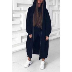 Bluza damska QUEEN BLACK. Czarne bluzy sportowe damskie IVET, m, z napisami, z długim rękawem, długie, z kapturem. W wyprzedaży za 89,00 zł.