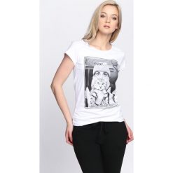 Bluzki damskie: Biały T-shirt Who Smells Love