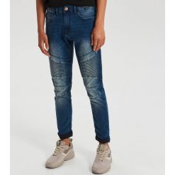 Jeansy slim z przeszyciami typu biker - Granatowy. Niebieskie jeansy męskie Cropp, m, bez wzorów. Za 149,99 zł.