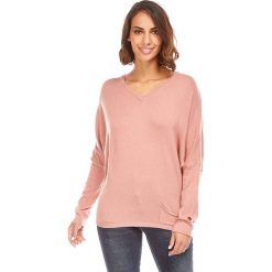 Sweter w kolorze jasnoróżowym. Różowe swetry damskie L'étoile du cachemire, bez wzorów, z kaszmiru, klasyczne, bez rękawów, bez kaptura. W wyprzedaży za 129,95 zł.