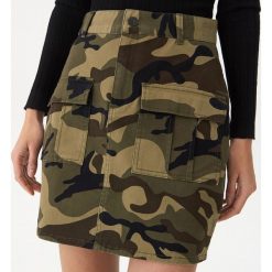 Spódnica camo - Wielobarwn. Zielone spódniczki damskie House, s, bez wzorów. Za 69,99 zł.