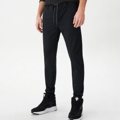 Joggery - Czarny. Czarne spodnie męskie House, xl, bez wzorów. W wyprzedaży za 69,99 zł.