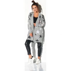 Sweter w gwiazdki LSG104 jasnoszary. Szare swetry damskie Tagless, uniwersalny, bez wzorów, eleganckie, bez rękawów, bez kaptura. Za 159,90 zł.
