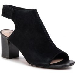 Sandały CLARKS - Deva Bell 261400014 Black. Czarne klapki damskie Clarks, bez wzorów, ze skóry, bez obcasa, na obcasie. W wyprzedaży za 209,00 zł.