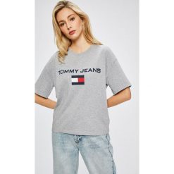 Tommy Jeans - Top 90s. Szare bluzki damskie Tommy Jeans, s, z nadrukiem, z bawełny, z okrągłym kołnierzem. W wyprzedaży za 129,90 zł.
