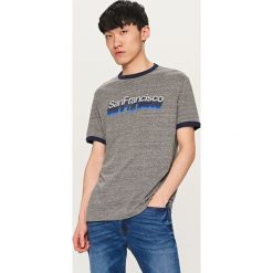 T-shirty męskie: T-shirt z nadrukiem vintage – Szary