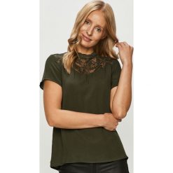 Only - Bluzka. Zielone bluzki damskie ONLY, na co dzień, bez wzorów, z wiskozy, casualowe, ze stójką, z krótkim rękawem. Za 89,90 zł.