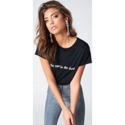 T-shirty damskie: Vanessa Moe x NA-KD T-shirt You Can Be The Boss – Black