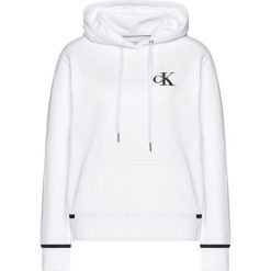 Bluza Calvin Klein Jeans J20J214213. Czarne bluzy damskie Calvin Klein Jeans, xs, bez wzorów, z jeansu, bez rękawów, bez kaptura. Za 449,00 zł.