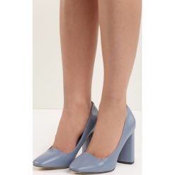 Niebieskie Czółenka Bodice Ripper. Niebieskie buty ślubne damskie marki Born2be, na wysokim obcasie, na słupku. Za 69,99 zł.